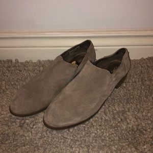 TOMS Women’s Shaye Low Leather Slip Ons